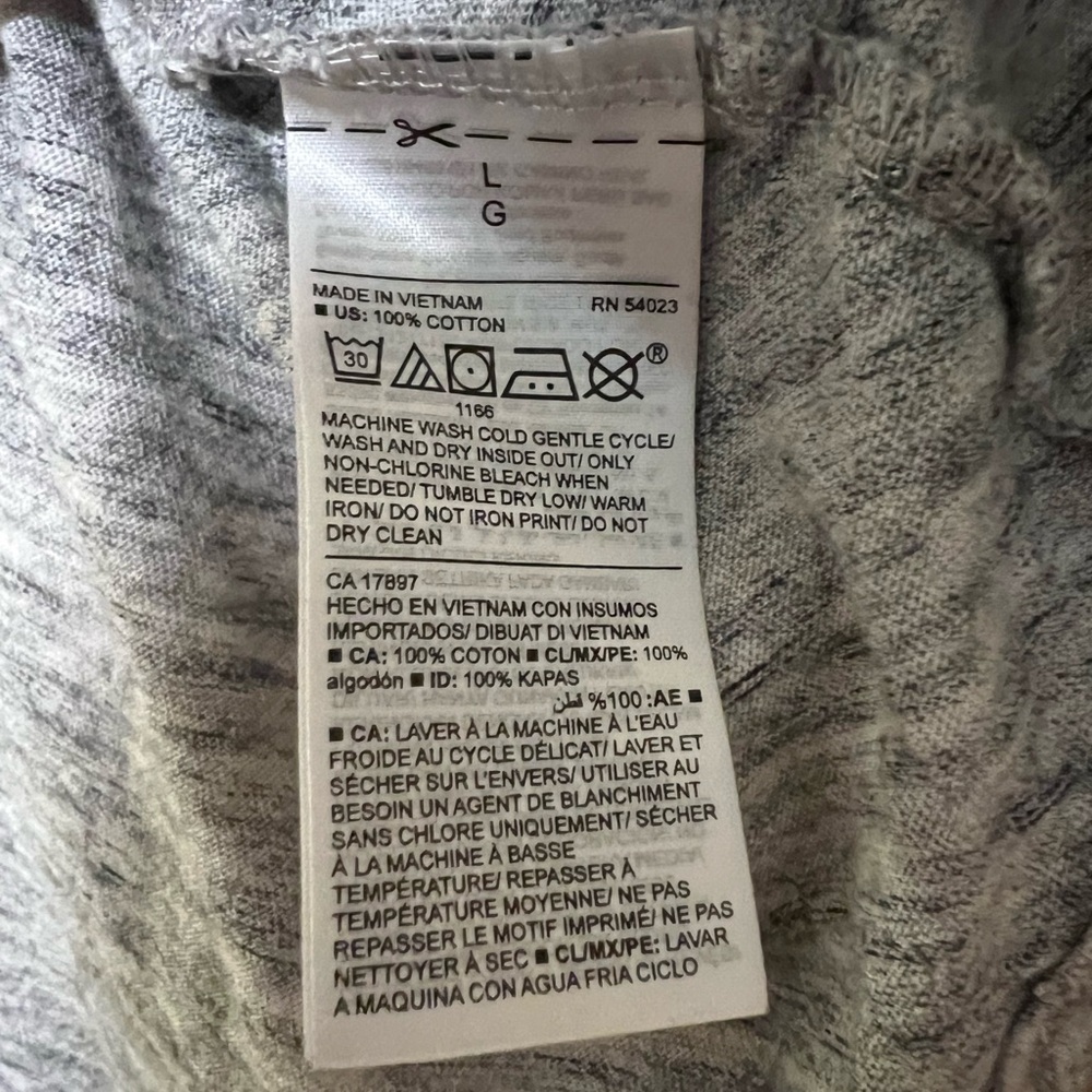 Old Navy EveryWear crew neck T-shirt “Licensed to Sell” Real Estate - Picture 5 of 7